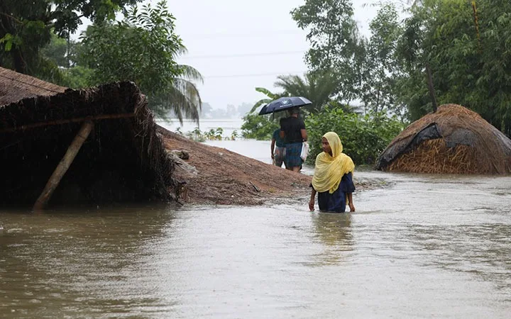 56 people dead from floods & landslides across 7 districts with over 10,800 people in shelters