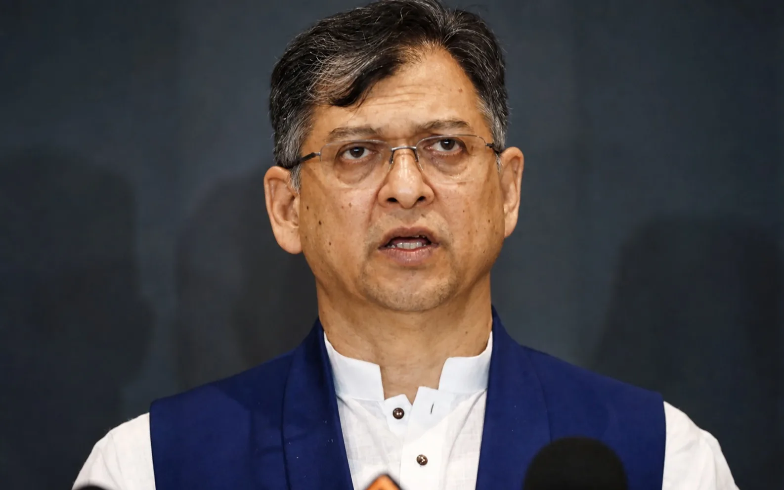 Home Minister Salahuddin declares border security top priority, proposes 108-km fortified frontier