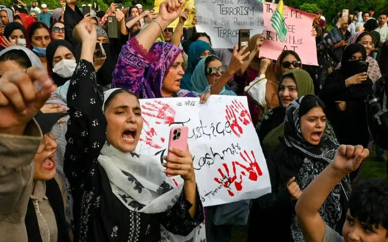 Pakistan’s ruling party leads Kashmir vote despite boycott by banned protest group