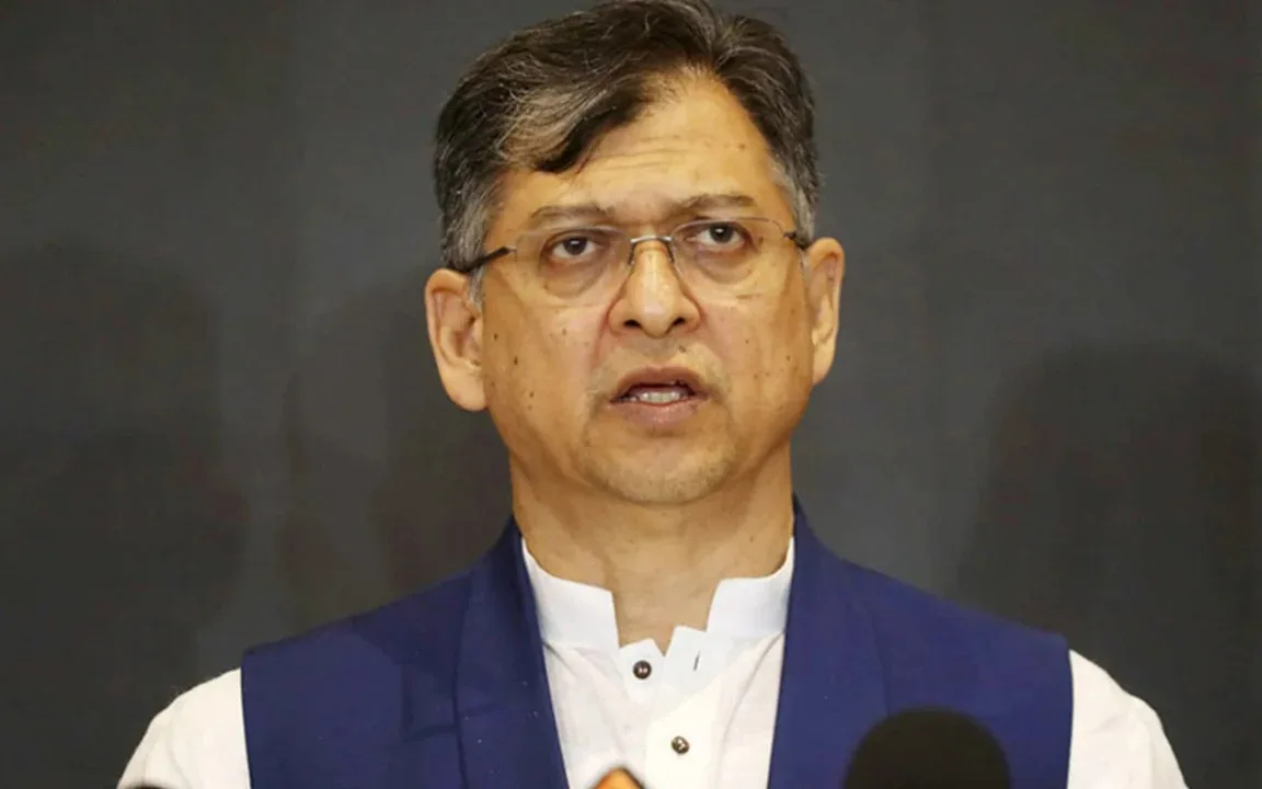 India Can't Seek Friendship While Allowing Hasina to Make Anti-BD Statements: Home Minister