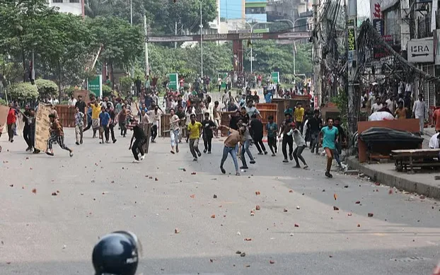 Mirpur Eviction Drive Turns Violent as Arson, Attacks Erupt 