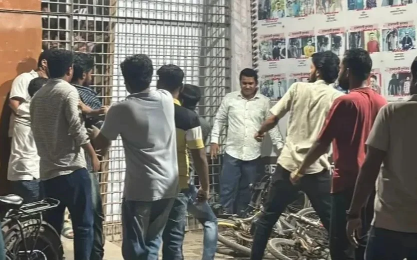 Four Journalists Injured in Chhatra Dal Attack at Rajshahi University