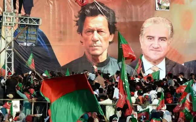 Imran Khan supporters begin long march towards Islamabad